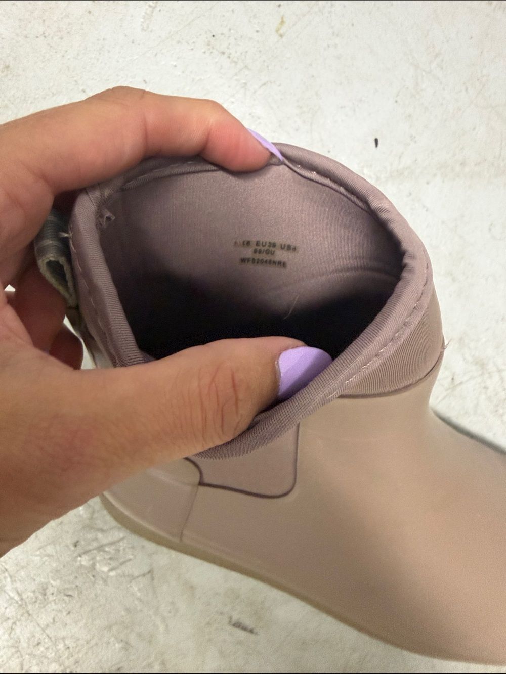 WomenâsâWaterproof Ankle Rain Boots - Dusty Rose HUNTER - Size 8 - Picture 4 of 7